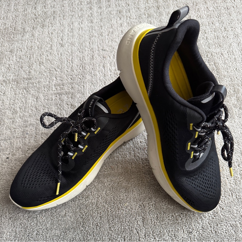 Cole Haan men walking shoes
Size 12
Black with yellow trimming